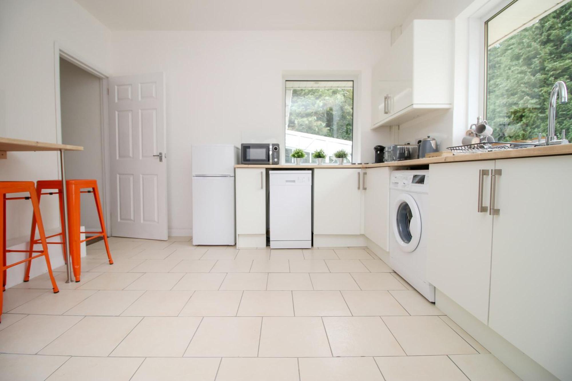 The Lockett Wonderful Large Bungalow Plympton, Plymouth Free Parking By Staystaycations Luaran gambar